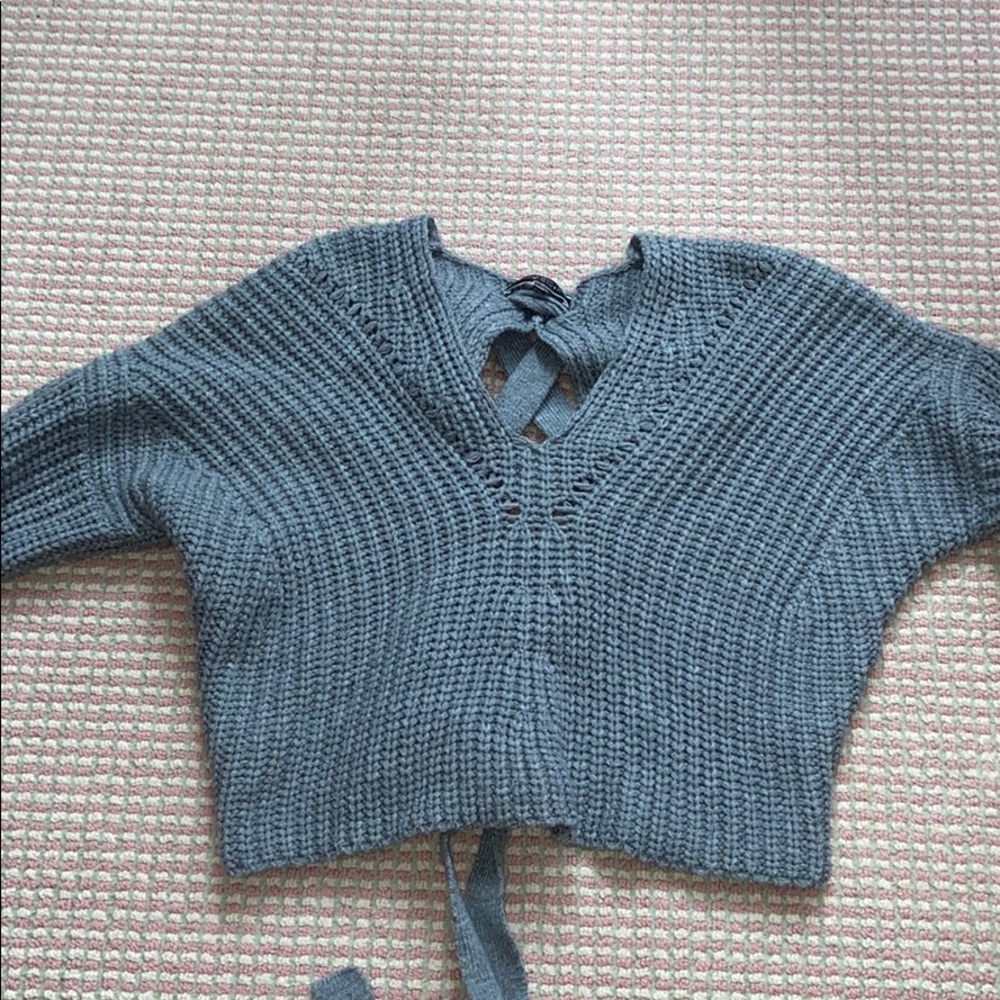ADORABLE chunky gray sweater